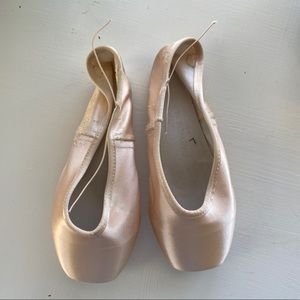 Gaynor Minden Pointe Shoes